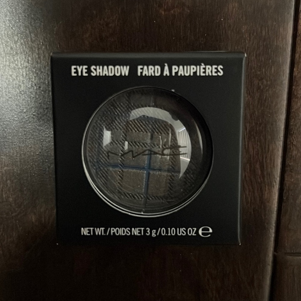 Mac Eyeshadow “glamora castle”